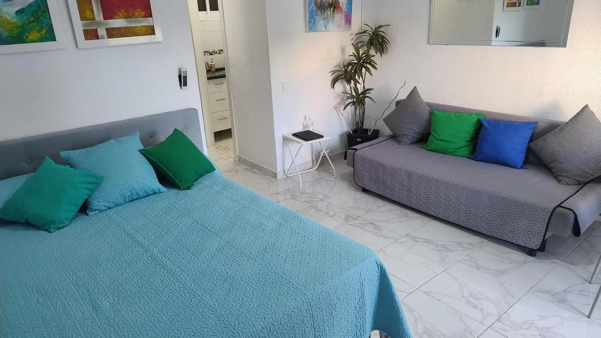 El Estudio De Nahuel Benalmadena 0*,  Spain